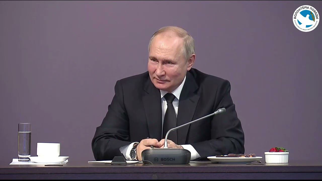 Владимир Путин поблагодарил Волонтёров Победы за работу с молодежью по сохранению истории Ленинграда смотреть онлайн