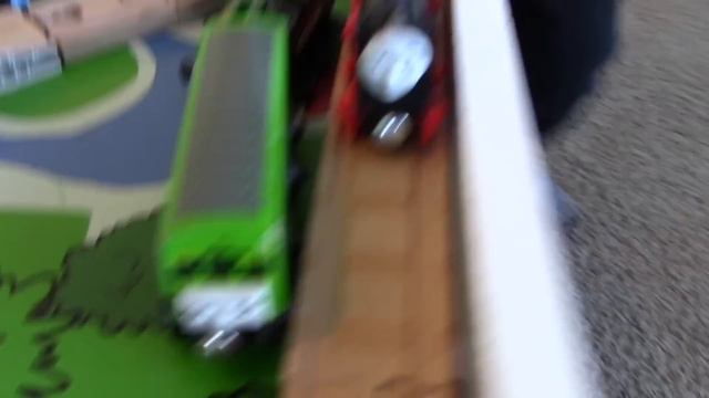 Thomas and Friends | Thomas Train Crashes on Gordon's Hill | Playing with Thomas the Train смотреть онлайн