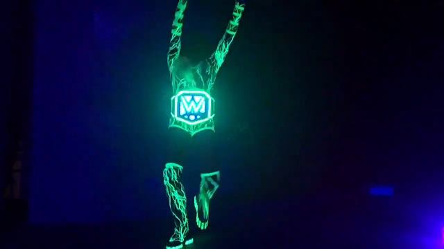 WWE Naomi Entrance (LIVE) смотреть онлайн