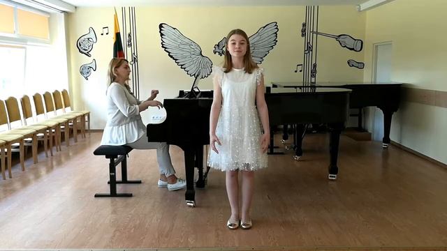 Lilija Bitė, „Strazdelis“ (aut. M. Petrauskas) ir „Pienė“ (m. V. Barkausko, ž. J.Degutytės) смотреть онлайн