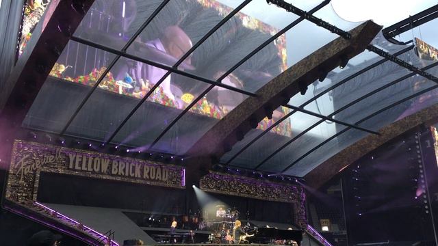 Elton John - Someone Saved My Life Tonight - Live in Bern, 01.06.2022 смотреть онлайн