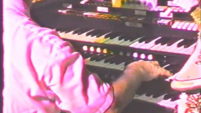 Martin Bevis playing 'The Rainbow Connection' at the Shady Nook Restaurant 3 смотреть онлайн