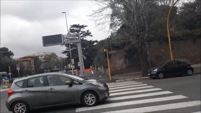 Pedalare a Roma, recensione della ciclabile Nomentana смотреть онлайн