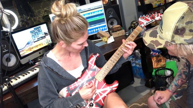RALPH GIVES GUITAR LESSONS смотреть онлайн