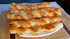 СЫРНЫЕ ПАЛОЧКИ из слоеного теста ,,пальчики оближешь,, Вместо хлеба Быстро сытно ( улетают на ура )