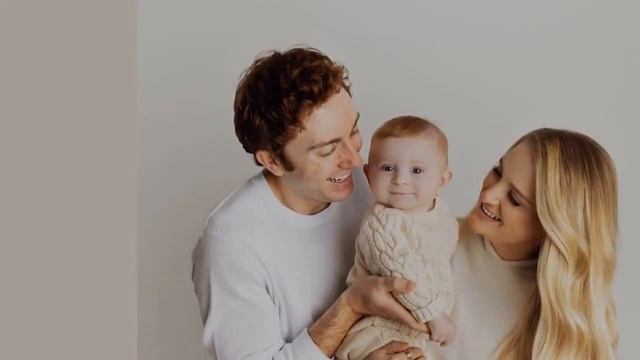 See the Cute Pictures of Meghan Trainor and Daryl Sabara's Christmas with Riley! смотреть онлайн