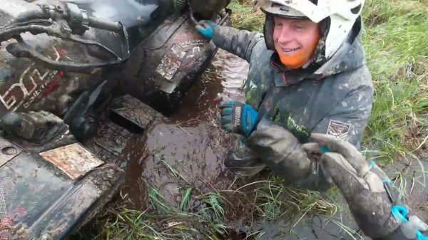 Покатушки на квадроциклах с переворотом и застреванием!