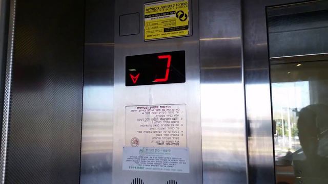 Inter-Up hydraulic elevator @ Viola Stage Events in Holon смотреть онлайн
