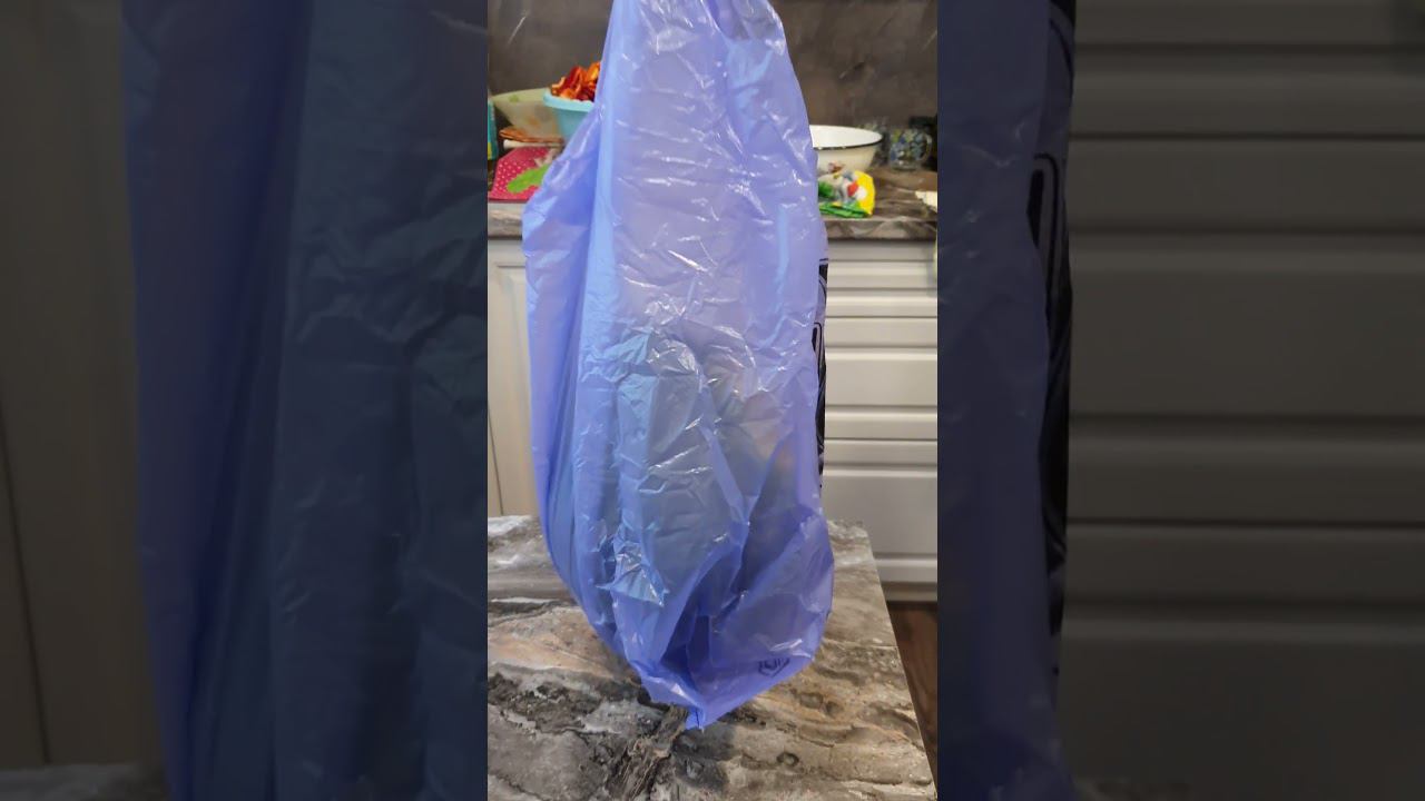 Созрел первый арбуз в ОГ. смотреть онлайн