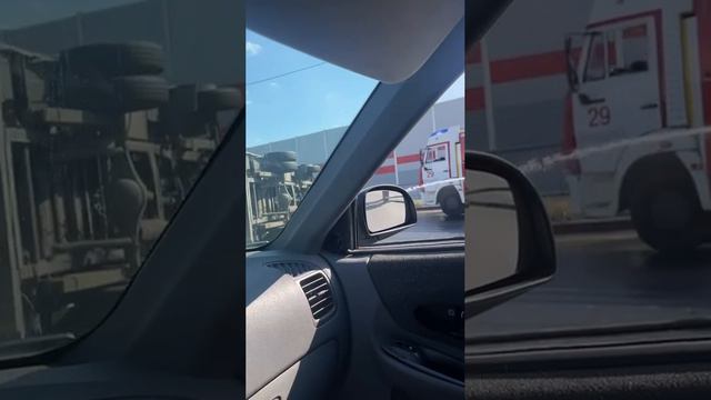 Грузовичек не вывез и прилёг. Авария в Балашихе. смотреть онлайн