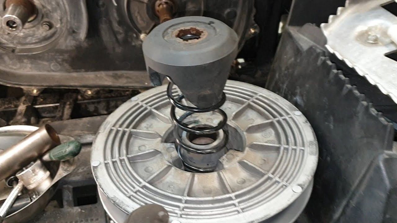 Как правильно установить ведомый шкив вариатора CAN AM BRP 1000 смотреть онлайн