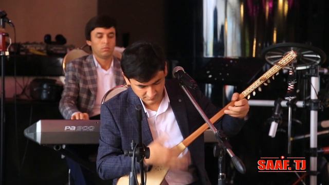 Шохин Абдуллоев бо хишти толло каср сози!!! смотреть онлайн