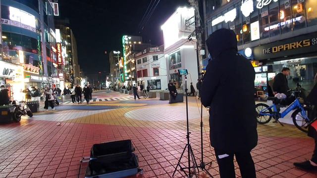 인연-이선희 남키 22.12.3 토 홍대버스킹 смотреть онлайн