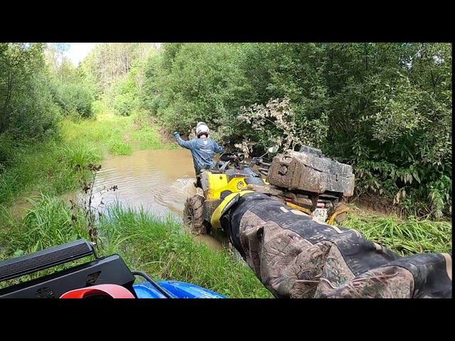 Я прокатился вторым номером на Ямаха гризли 700 в грязи смотреть онлайн