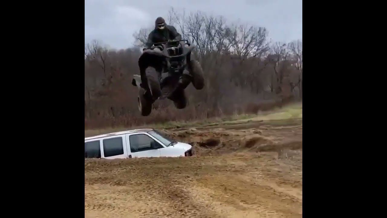 Прыжки на Ямахв Гризли 700 смотреть онлайн