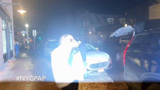 Mariah Carey in Aspen does some last minute shopping on Christmas Eve смотреть онлайн