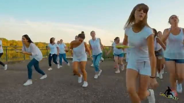 Нам нужно жить дружно всем вместе, уважая и бережно относясь к друг другу, без ненависти и войны смотреть онлайн