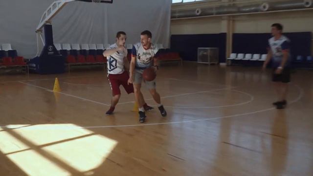 Боец мма проверил себя на тренировке! Fighter vs Trainers! смотреть онлайн