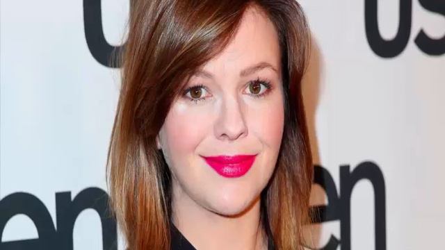 Amber Tamblyn shares experience with sexual assault in wake of Trump's 'grabbing' comments смотреть онлайн
