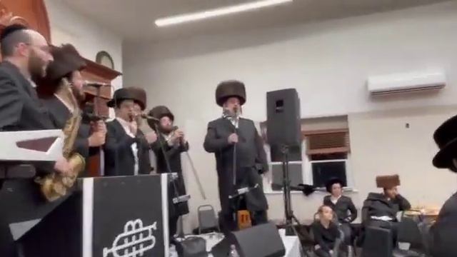 Motty Breier Production Simcha Jacoby YY Weingarten Mezamrim Choir смотреть онлайн