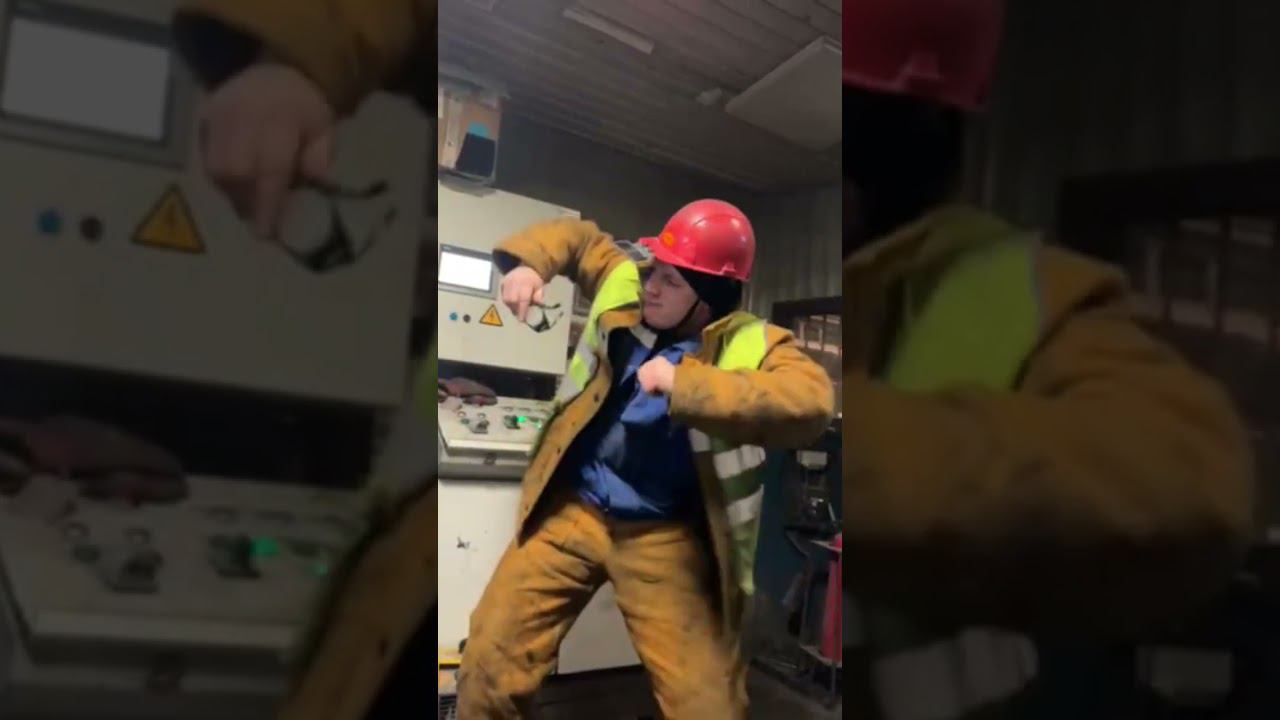 Поддержи, хочет в топ!  #dance #dancingatwork #nicedance #наработе #лучшийтанец