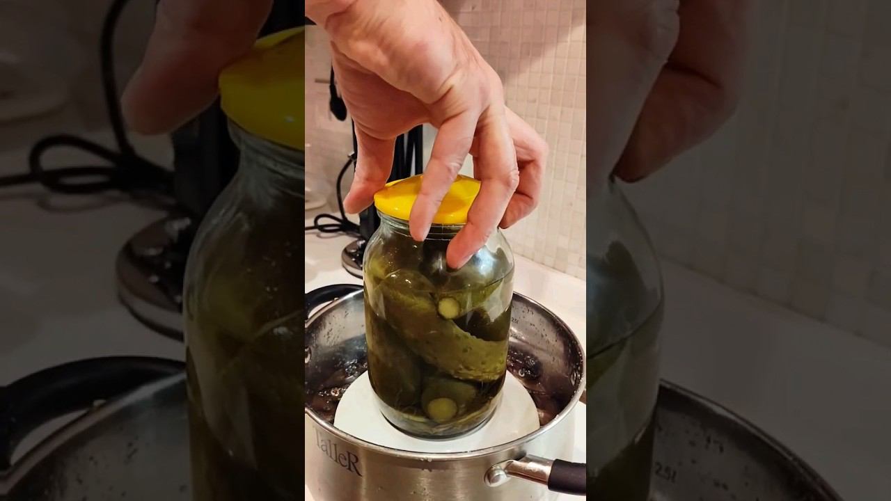 Всё как любим: солёная рыбка и солёные огурчики смотреть онлайн