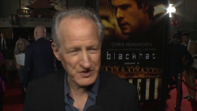 Blackhat: Director Michael Mann Red Carpet Movie Premiere Interview | ScreenSlam смотреть онлайн