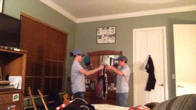 Blanket Boys S1E08 "Superbowl XXXVII Blanket In Mark's Boyhood Room" смотреть онлайн