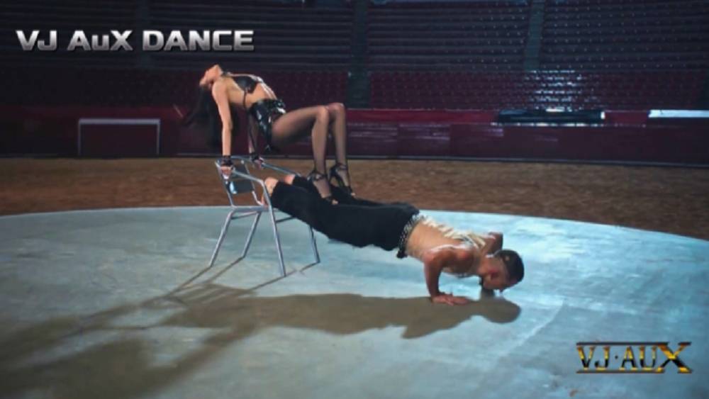 Dj Ramezz - Feel The Heat (VJ Aux) смотреть онлайн