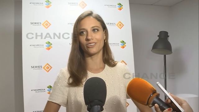 Michelle Jenner: “Dejo la corona y me hago de la plebe” смотреть онлайн