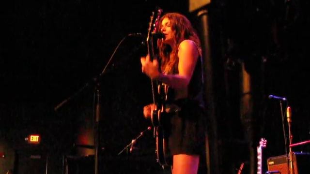 Erin McCarley - Love Save the Empty смотреть онлайн