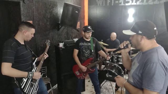 Johnny Garotos Podres Cover смотреть онлайн
