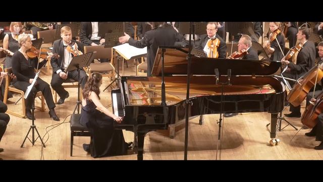 Benjamin Britten Diversions for piano left hand and orchestra смотреть онлайн