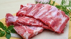 СВИНЫЕ РЕБРЫШКИ в духовке приготовленные в таком маринаде получаются вкуснее шашлыка! смотреть онлайн