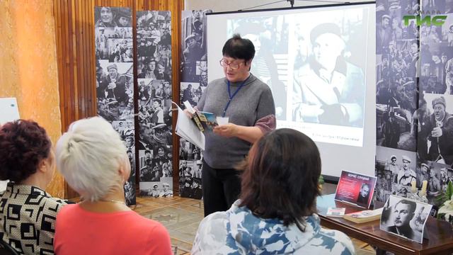 Видеорепортаж о поэтическом вечере «О других и о себе» в Библиотеке №15 смотреть онлайн