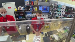 СКАНДАЛ из за просрочки в магазине Mvideo, продавец: я тебя запомнил...