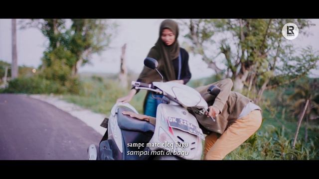 Kemaiq Angen (Cinta Karang Sukun) - Desta Ft. Ozan (Official Video Clip) смотреть онлайн