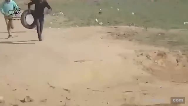 Israeli snipers shoot Palestinian near Gaza border смотреть онлайн
