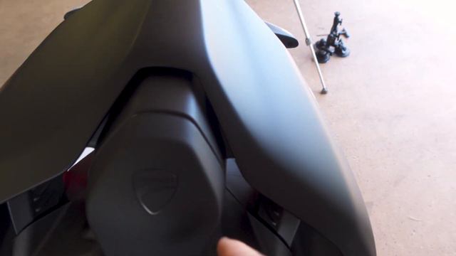 Ducati V4S Streetfighter Dark Stealth | Rear Seat Removal | Tech Tuesday