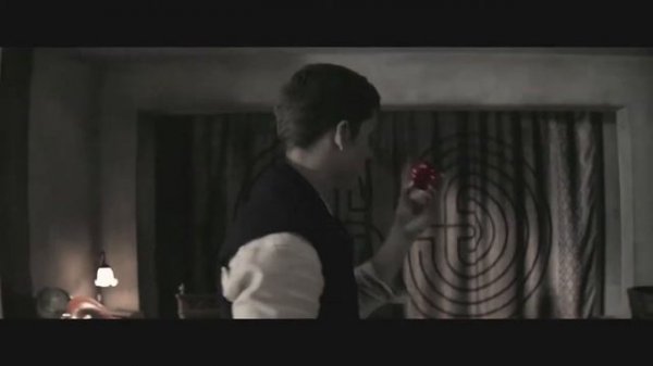 Brenton Thwaites Music video Laura Pausini Bellissimo cosi