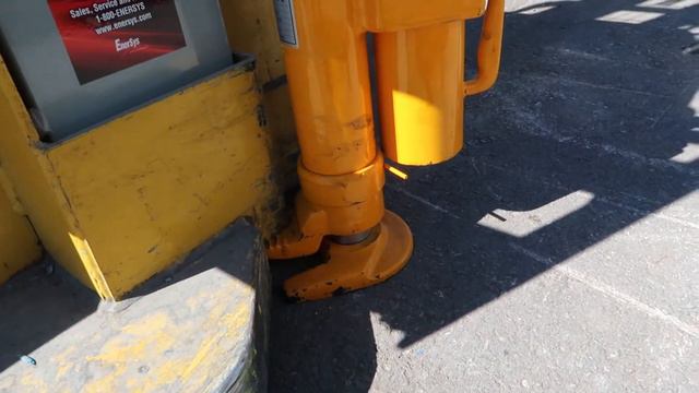 Yale Walkie Stacker Load Wheel Install смотреть онлайн