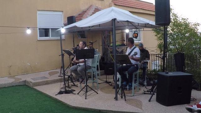 "Neshel Hanachash" (Meir Ariel) - covered live by Uri Tzafon смотреть онлайн