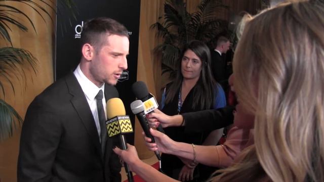 Jamie Bell chats on Hollywood Film Awards 2017 red carpet about 'Film Stars Don't Die in Liverpool' смотреть онлайн