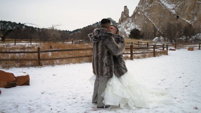A winter elopement at Garden of the Gods! смотреть онлайн