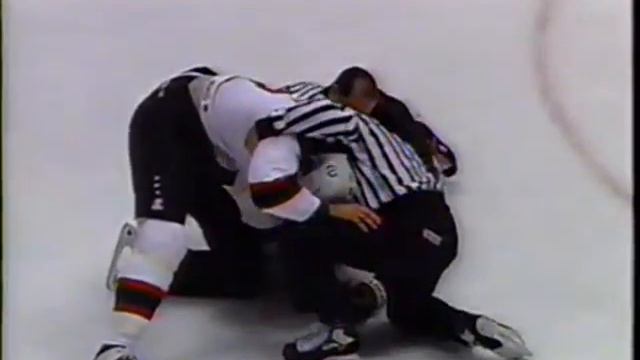 Bill Guerin vs Stewart Malgunas смотреть онлайн