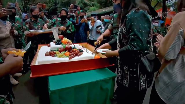 PELUKAN HANGAT KELUARGA PATRIOT - Jenderal Purn TRY SUTRISNO dan ISTRI kepada MAYJEN TNI KUNTO A.B смотреть онлайн