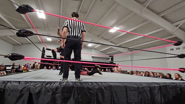 Shawn Phoenix vs Xander Bennett vs Avery Hurts смотреть онлайн