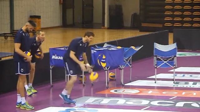Problemi di Volley di Max Holt смотреть онлайн