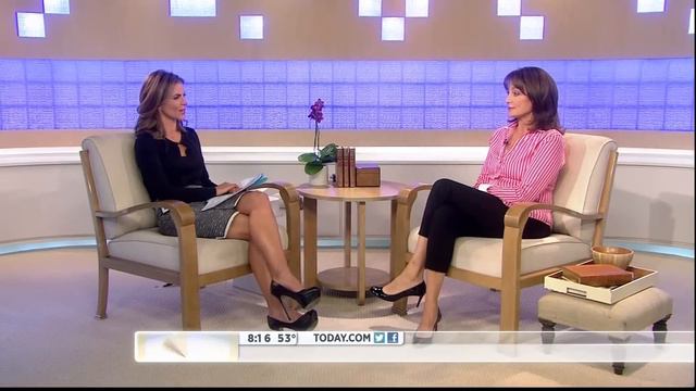 Natalie Morales - nice leg & great heels смотреть онлайн