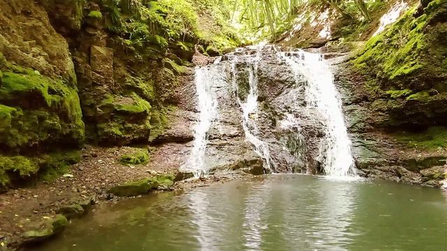 Водопад в каньоне 4К смотреть онлайн